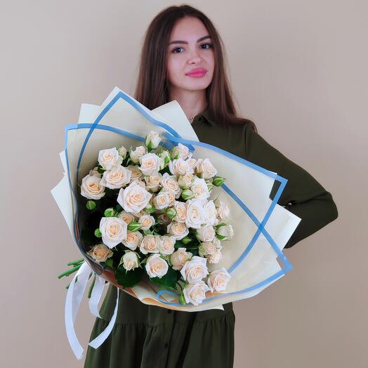 Букет из 11 персиковых кустовых роз