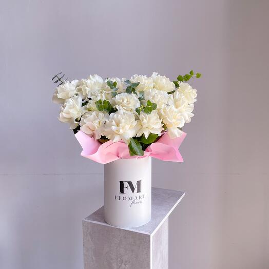 Композиция в коробке из роз