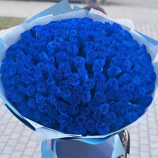 Bouquet of blue roses