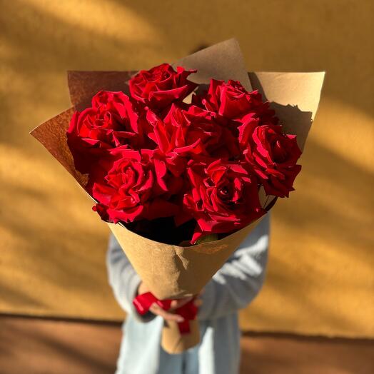 Букет из алых «Софи Лорен «