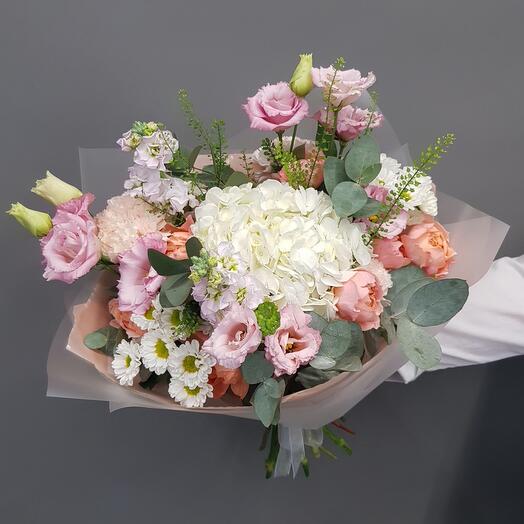 Букет с гортензией