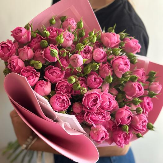 Bushy peony-shaped roses