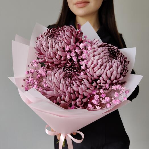 Букет из хризантем и веточки ароматной гипсофилы, букет 366