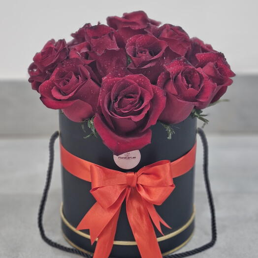 Red roses in black box