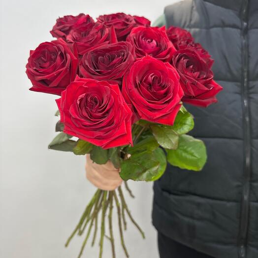Красные розы 15 штук
