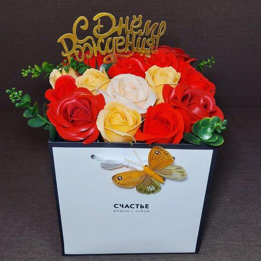 Композиция из мыльных роз