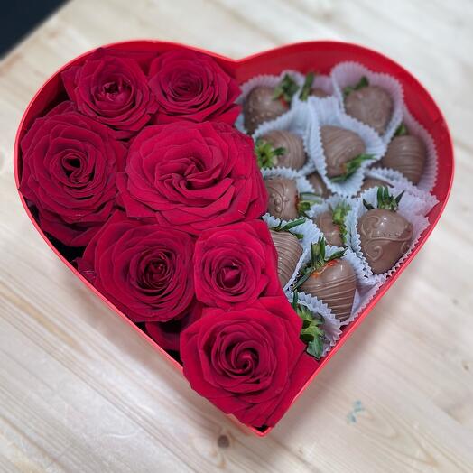Fresas cubiertas de chocolate y rosas "corazón de San Valentín"