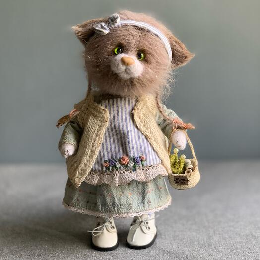 Кошечка с корзинкой