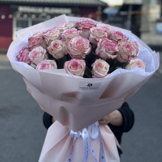 Стильный букет из 31 розы