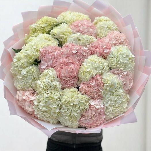 Yaralima Lemard – Luxury White and Pink Hydrangea Bouquet