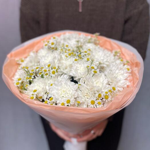 Bouquet of chrysanthemums and daisies