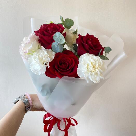 Очаровательный ♥️ Розы , диантусы, эвкалипт