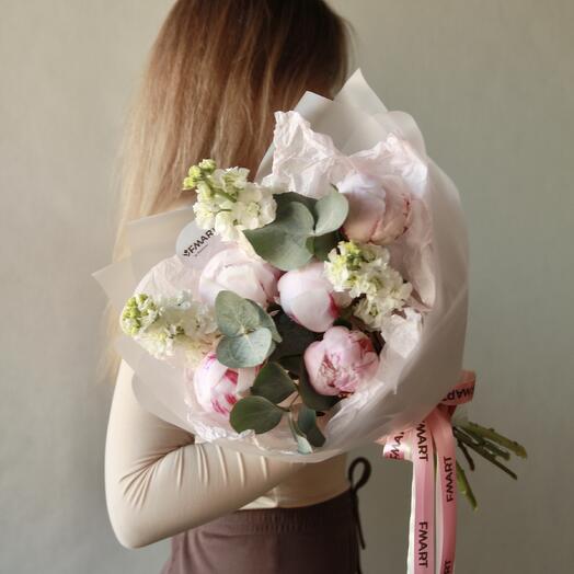 Букет из 5 розовых пионов с маттиолой FMART by flowwow