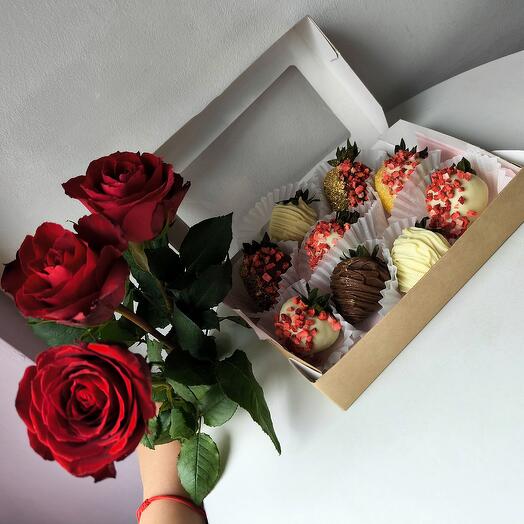 Клубника в шоколаде с красными розами 3 штуки🌹🌹🌹