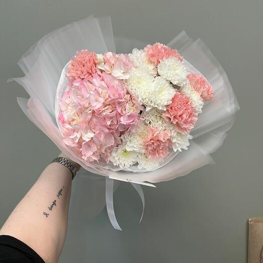 Гортензия, диантусы, хризантема