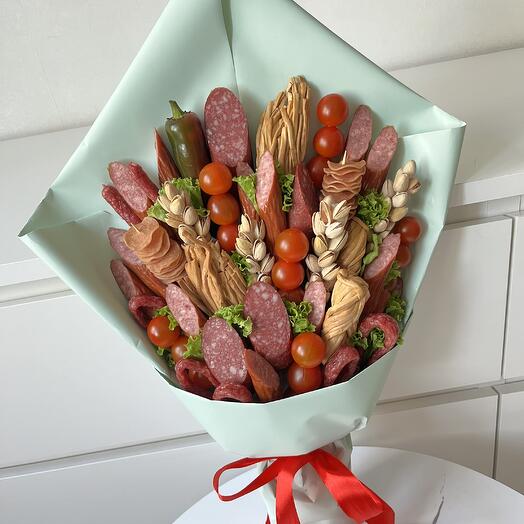 Букет с колбасками ,сыром и фисташками