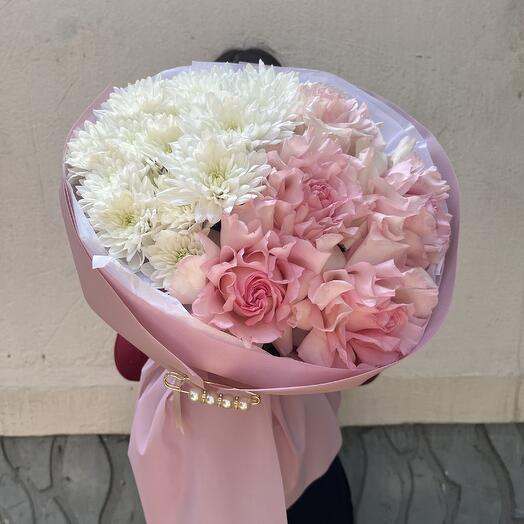 Букет из роз и хризантемы