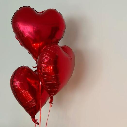 Воздушные шары "3 красных сердца"