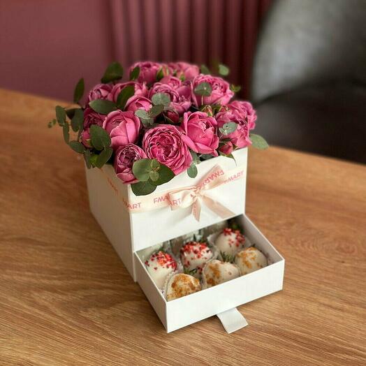 Шкатулка с клубникой в шоколаде