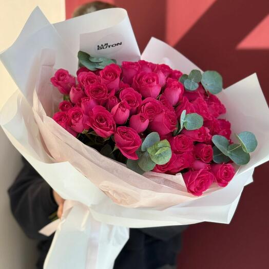 Букет "13 кустовых роз с эвкалиптом"