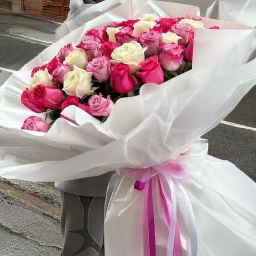 Букет роз разного цвета 39 шт