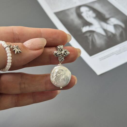 Серьги с натуральным круглыи барочным жемчугом