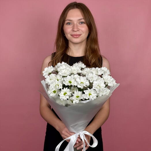 Нежный букет из 5 кустовых хризантем