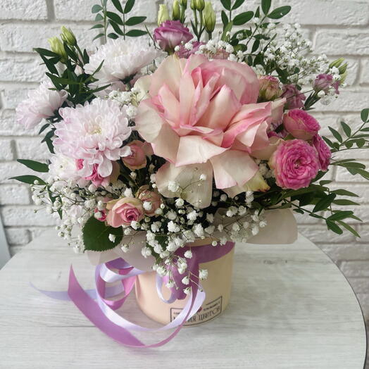 Композиция с пионовидными и французской розой