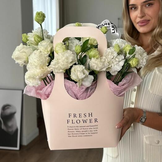 Композиция "Ажурные эустомы"