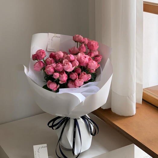 Букет кустовых пионовидных роз S