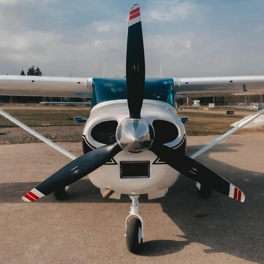 Подарочный сертификат «Полет на самолете Cessna 182» (20 минут, От 1 до 3 чел.)