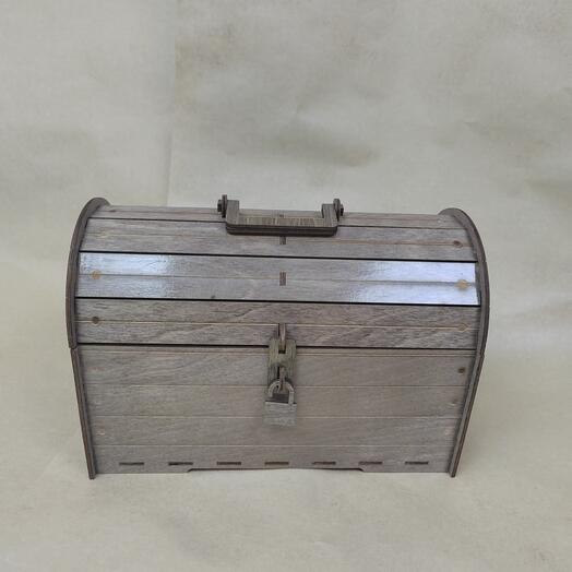 Сундук деревянный