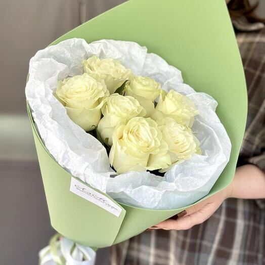 Букет из белых крупных голландских роз
