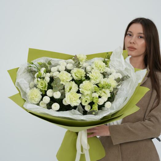 Букет с зелеными гвоздиками Whisper of greenery L