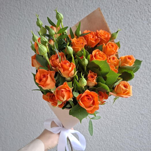 Букет из кустовых роз и фисташки 🧡