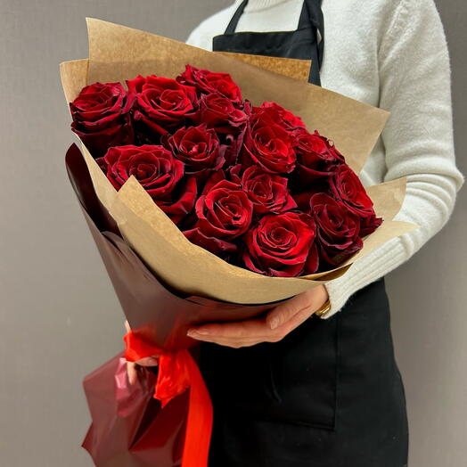 Букет красных роз эквадор 15 штук