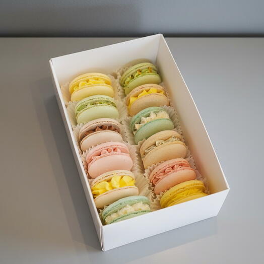 Box of Artisanal Macarons (12 pcs.)