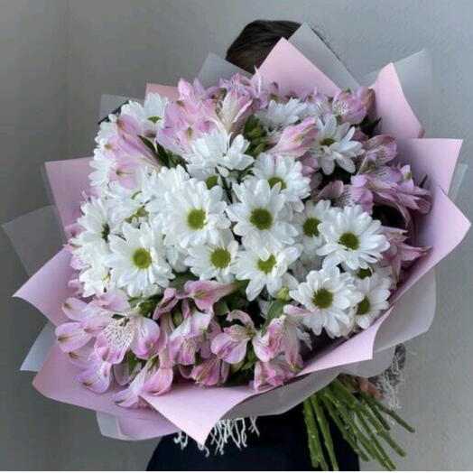 Альстромерия и хризантемы