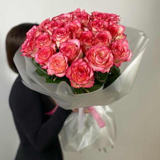 Роскошный букет из 25 розовых роз Джумилия ПРЕМИУМ