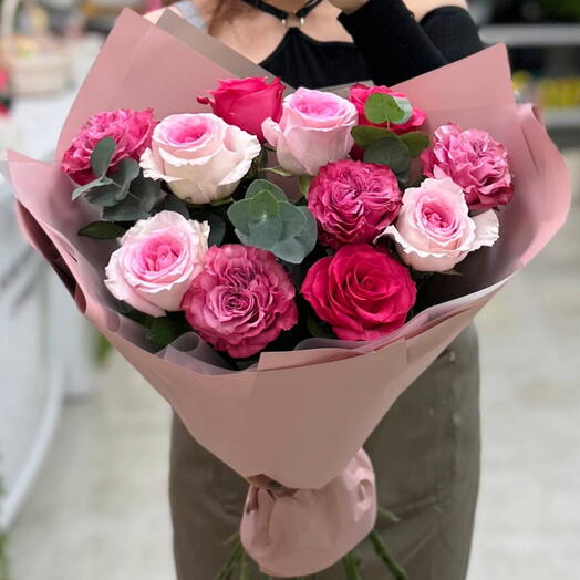 Микс из 11 розовых роз