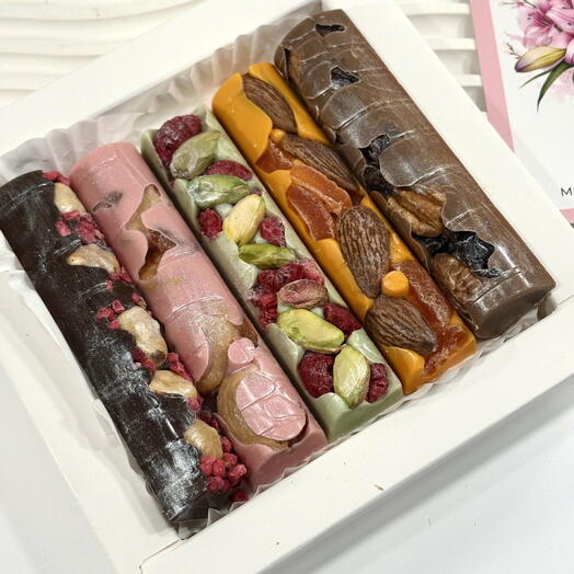 «Арт-ассорти: шоколад, ягоды, орехи»