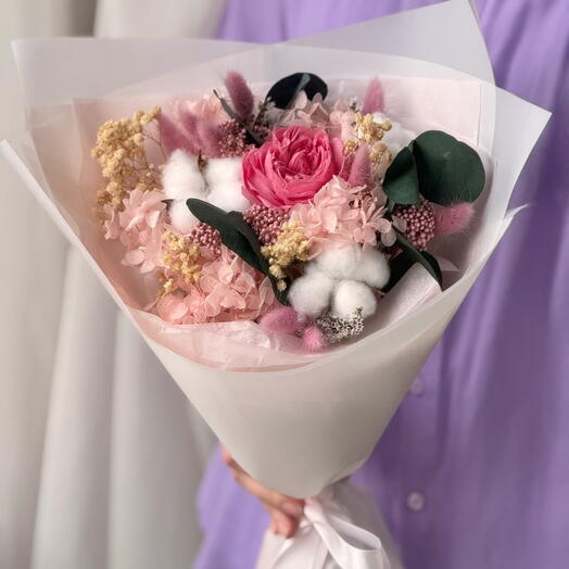 Букет из стабилизированных цветов и сухоцветов, с пионовидной розой и хлопком, розовый,на день рождения