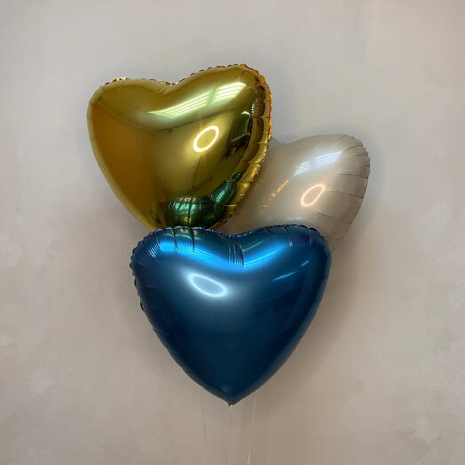 Фонтан из трех больших сердец