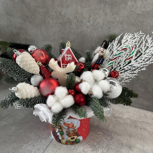 Новогодняя композиция с домиком и свечой ручной работы
