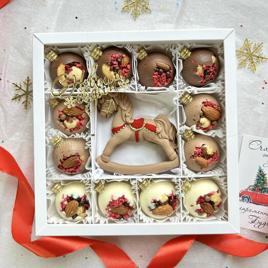 Шоколадный набор на Новый год . Шоколадные шары, елка , подарок на Новый год. Шоколадный набор с лошадкой