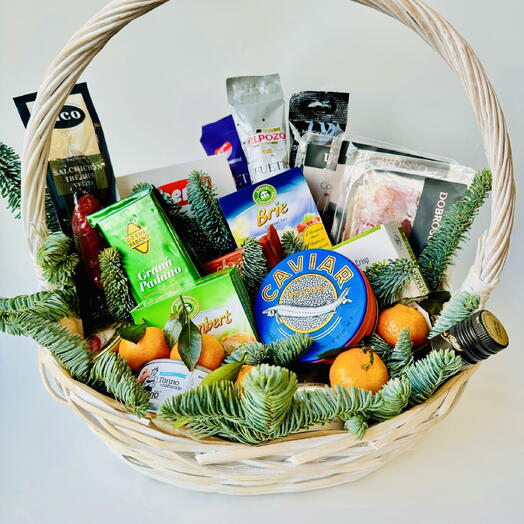 Подарочная корзина с заморским сыром, деликатесами и икрой "Deluxe антипасти"