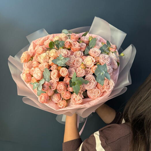 Моно букет 💐 «Мадам» из пион роз с ароматным эвкалиптом 🍀