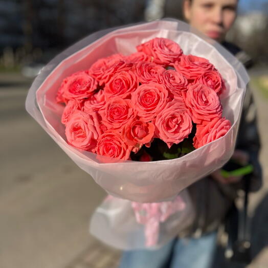 Букет из кустовых роз Барбадос в воздушной упаковке