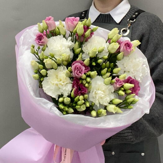 Букет нежных эустом и диантусов