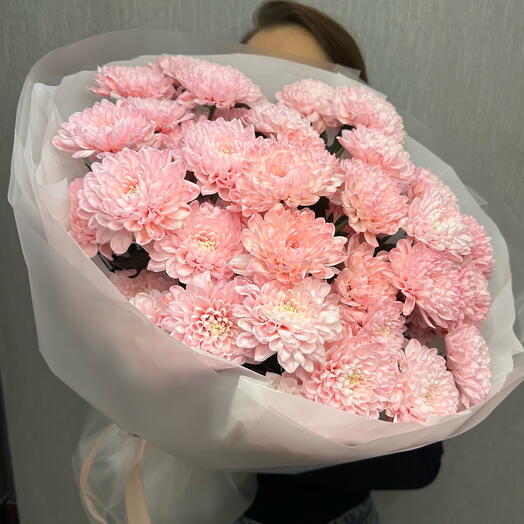 Букет из 7 нежно-персиковых кустовых хризантем